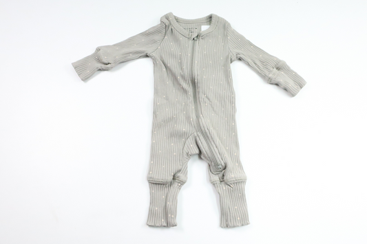 Ribbet pyjamas fra Minimarket - Størrelse 50 - Grøn