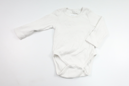 Ribbet bodysuit fra Petter & Kajsa - Størrelse 74/80 - Hvid