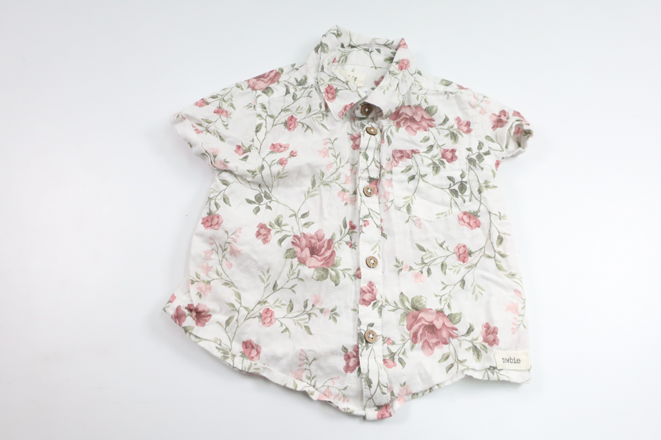 Blomsterskjorte fra Newbie - Størrelse 74 - Hvid