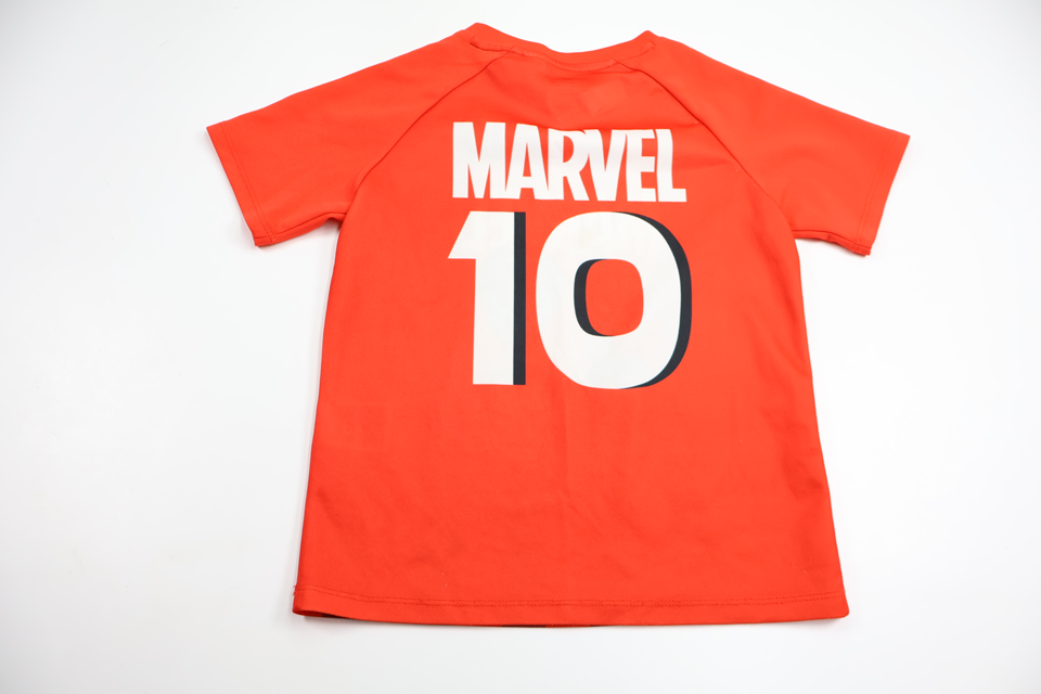 Fotbollströja med Marvel från H&M - Storlek 122/128 - Röd
