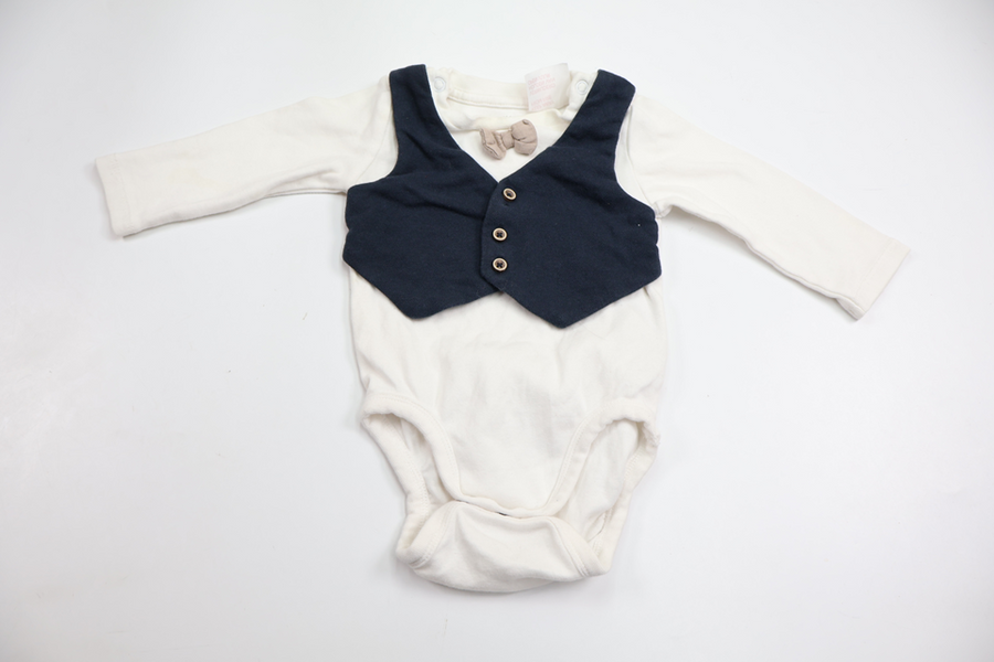 Body med fluga och väst från H&M - Storlek 62 - Vit