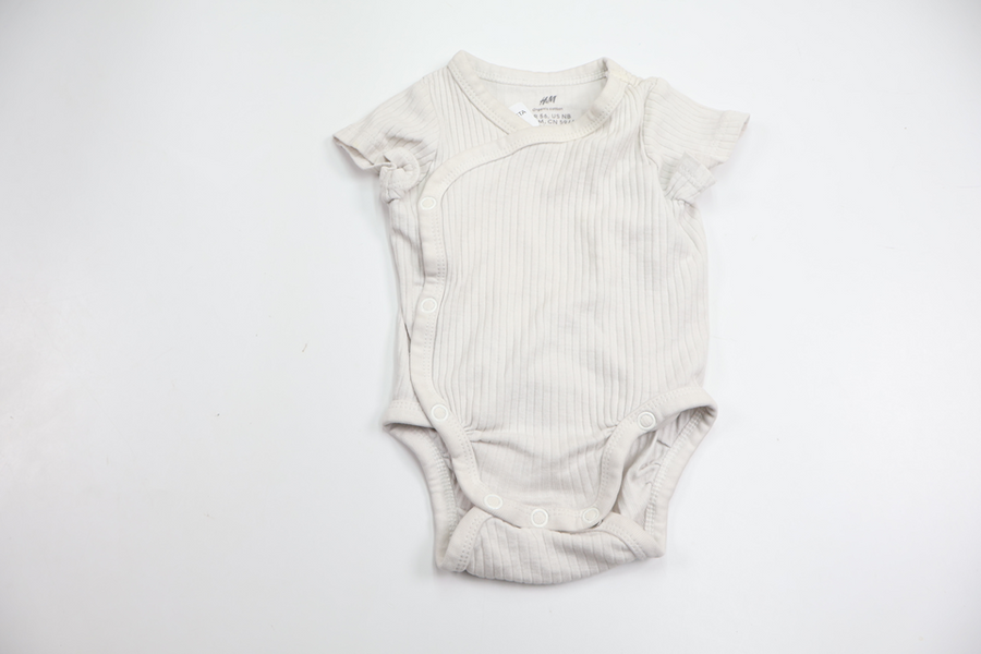 Ribbad omlottbody från H&M - Storlek 56 - Benvit