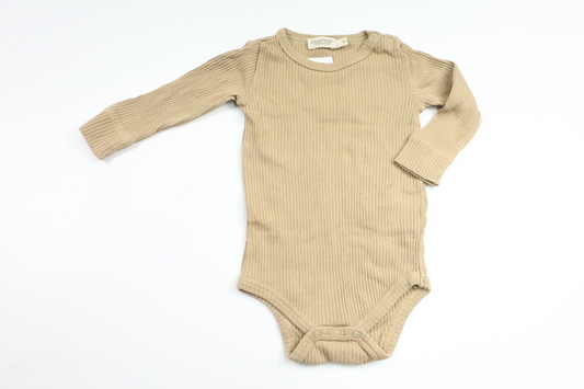 Ribbet bodysuit fra MarMar Copenhagen - Størrelse 62 - Beige