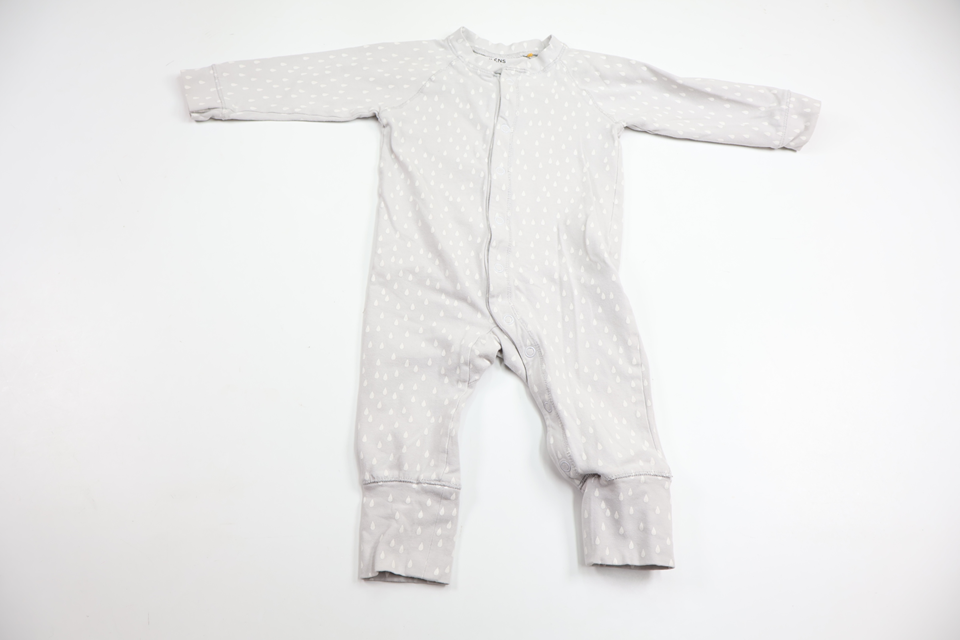 Pyjamas med hjärtan från Åhléns - Storlek 62/68 - Grå