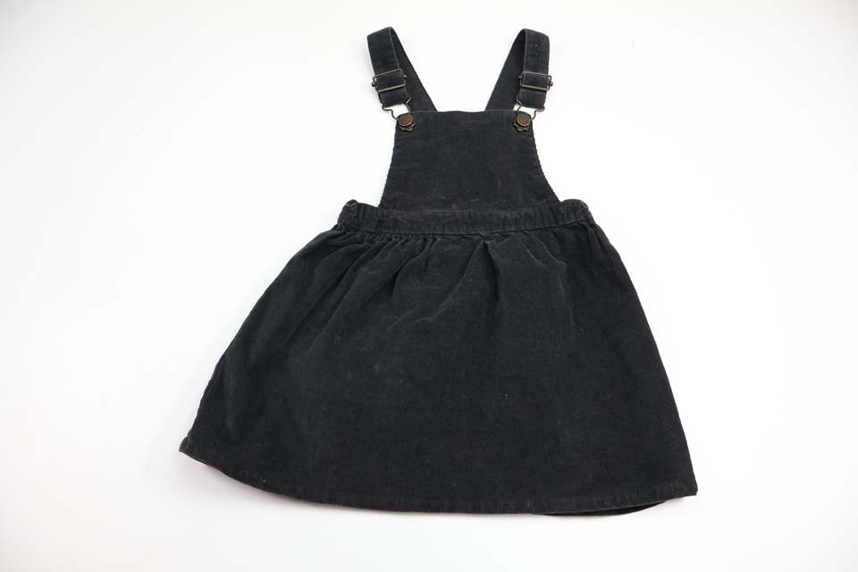 Hängselklänning från H&M - Storlek 98 - Svart