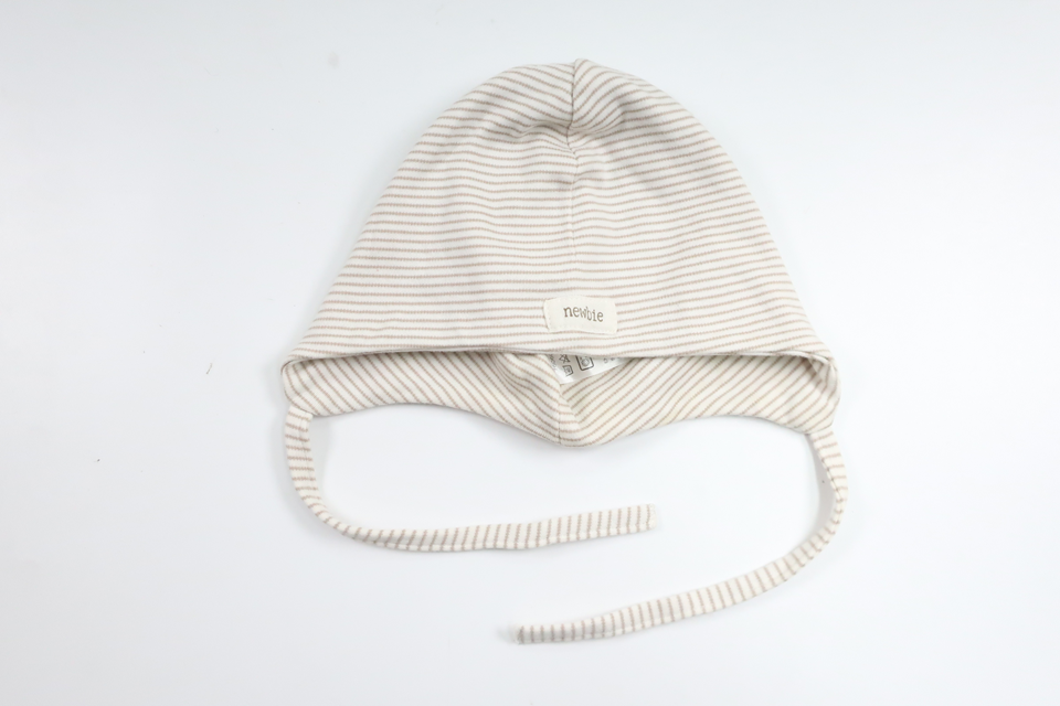 Stribet hue fra Newbie - Størrelse 44/46 - Beige