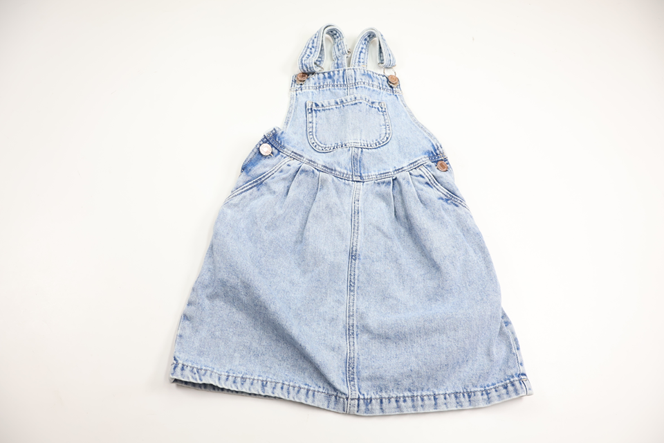 Hängselklänning i jeans från H&M - Storlek 128 - Denim