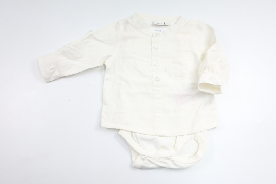 Skjorta med inbyggd body från Name It - Storlek 62 - Vit