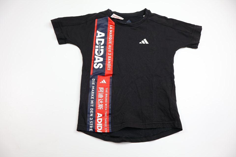 T-shirt från Adidas - Storlek 116 - Svart