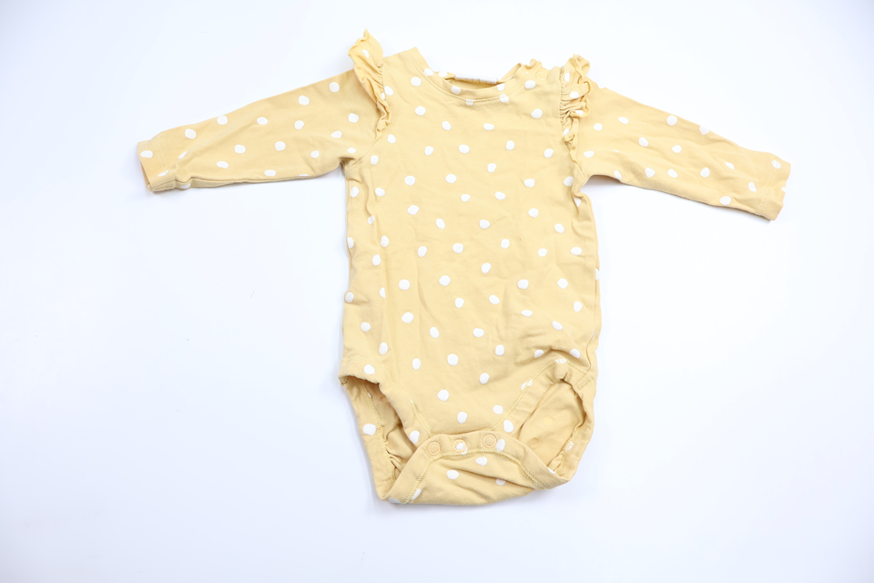 Prickig body från Kappahl - Storlek 62 - Gul