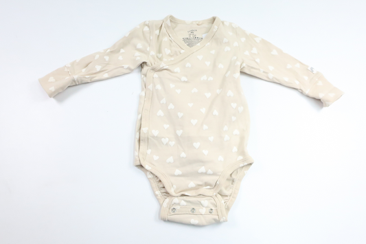 Wrap-body med hjerter fra Lindex - Størrelse 62 - Off-white