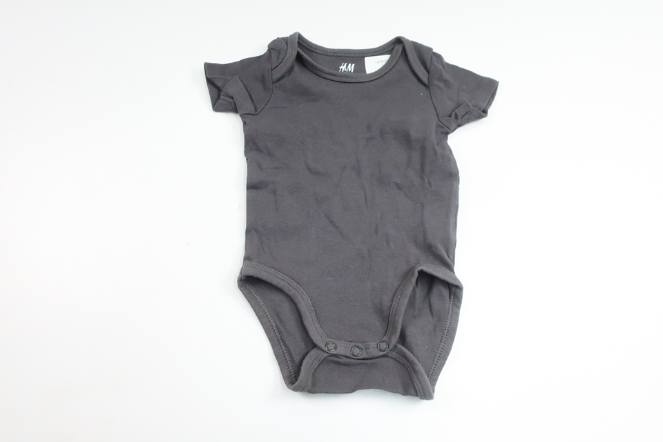 Bodysuit fra H&M - Størrelse 62 - Grå