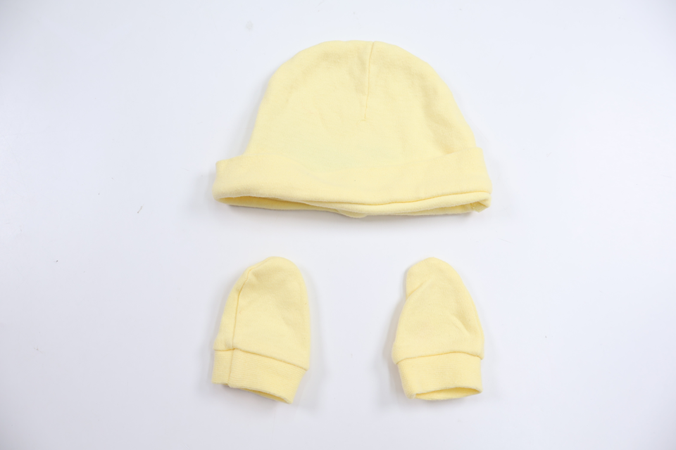 Hue med matchende vanter fra So Cute - Størrelse 56/62 - Gul