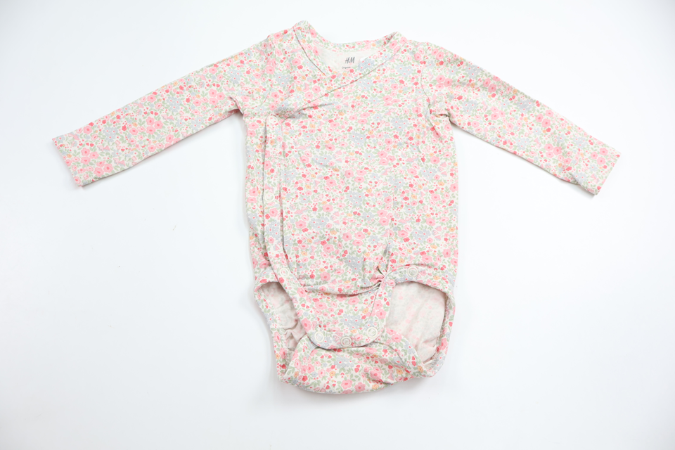 Blomstret slå om-body fra H&M - Størrelse 62 - Multi
