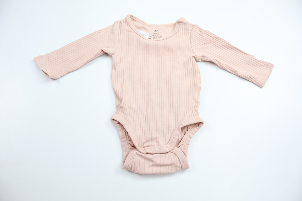 Ribbet body fra H&M - Størrelse 56 - Rosa