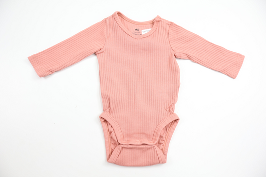 Ribbet body fra H&M - Størrelse 56 - Rosa