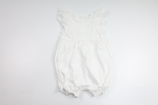 Heldragt fra Next - Størrelse 62/68 - Hvid