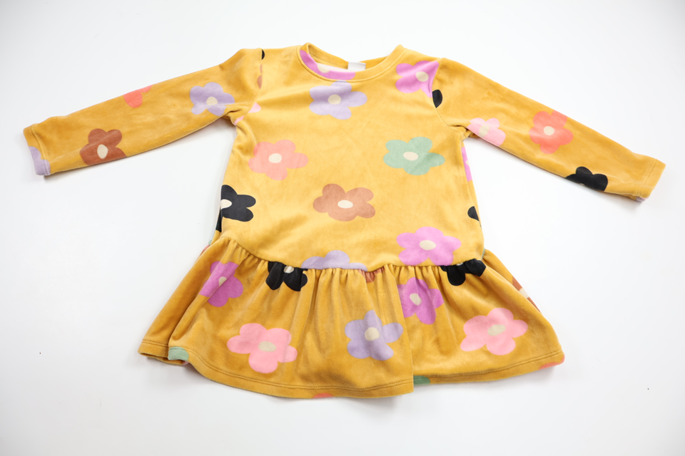 Blommig klänning i velour från Lindex - Storlek 104 - Gul