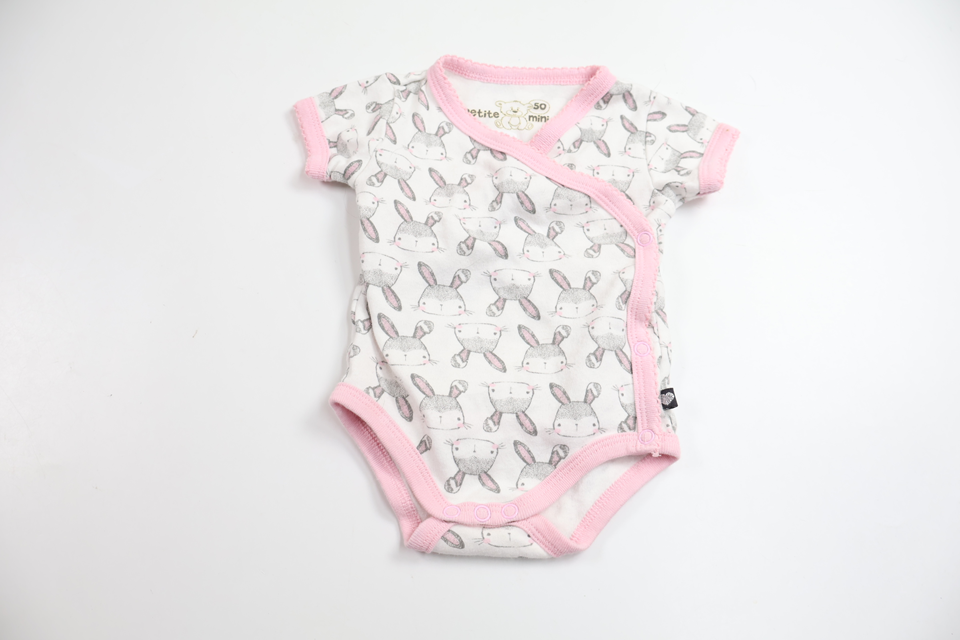 Body med kaniner från Petite Mini - Storlek 50 - Vit