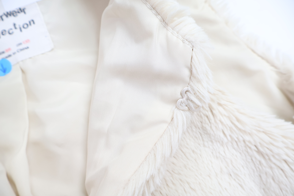 Väst i fuskpäls från Zara - Storlek 130 - Beige