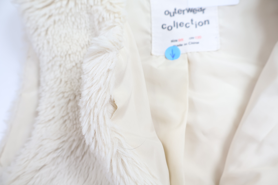 Väst i fuskpäls från Zara - Storlek 130 - Beige