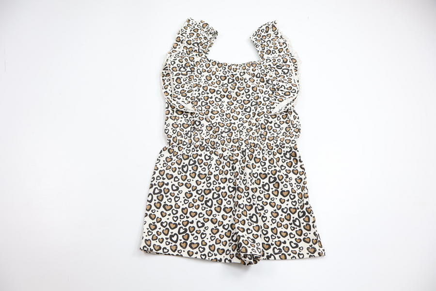 Leopardmønstret jumpsuit fra Amy & Lucy - Størrelse 110/116 - Råhvid