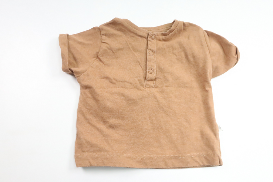 T-shirt fra BEBE - Størrelse 60 - Beige