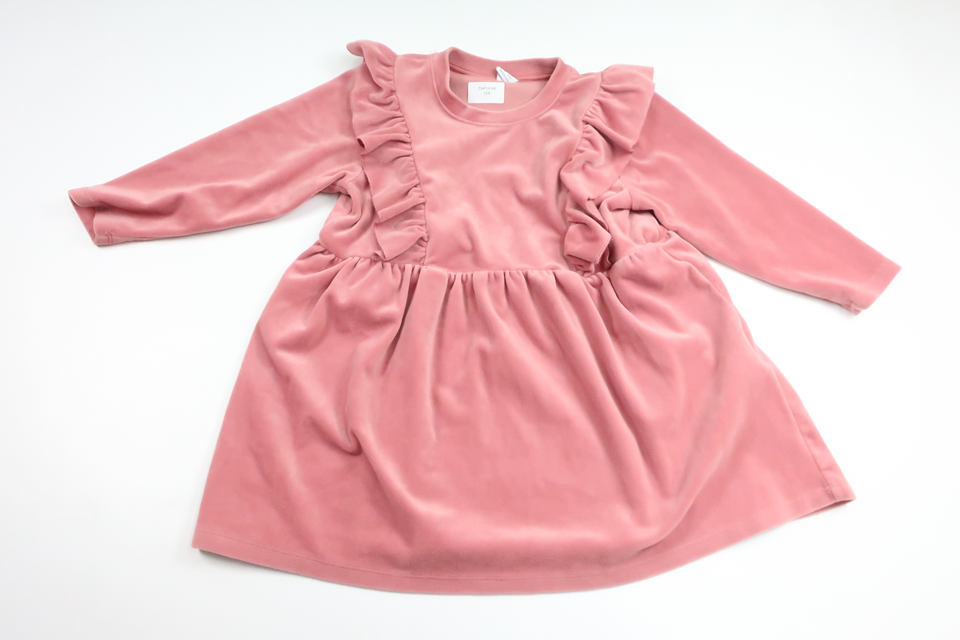 Kjole med flæse i fleece fra Lindex - Størrelse 104 - Rosa