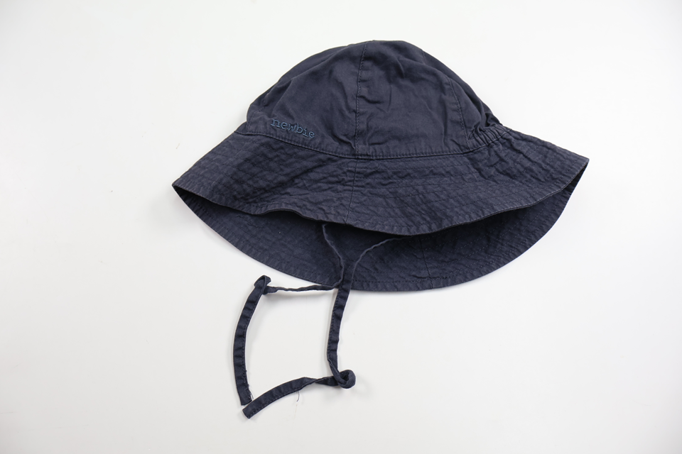 Solhatt från Newbie - Storlek 44/46 - Marinblå