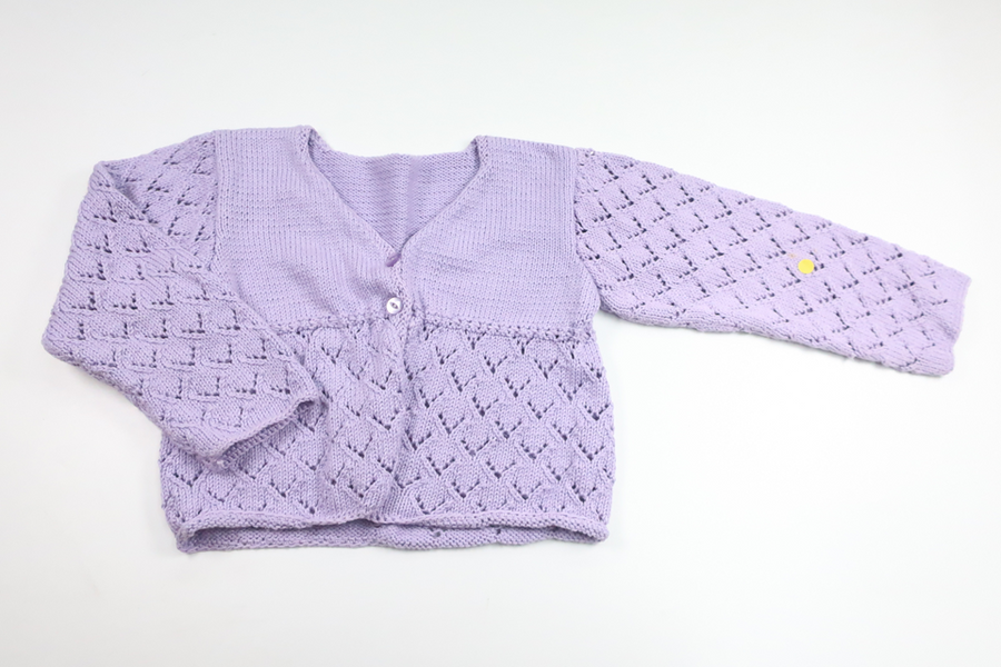 Strikket cardigan fra Hjemmestrikket - Størrelse 116/122 - Lilla