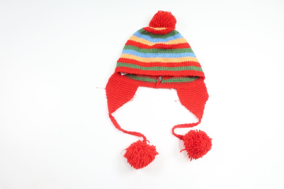 Strikket hue med kvast fra Hjemmestrikket - Størrelse 80/86 - Rød
