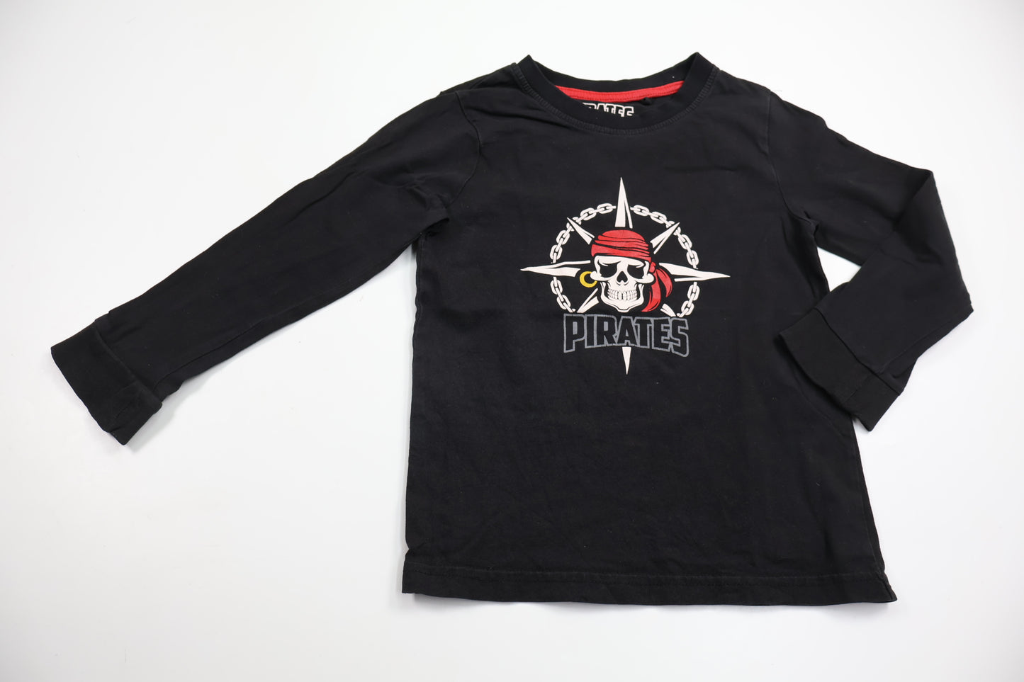 Tröja från Pirates - Storlek 110/116 - Svart