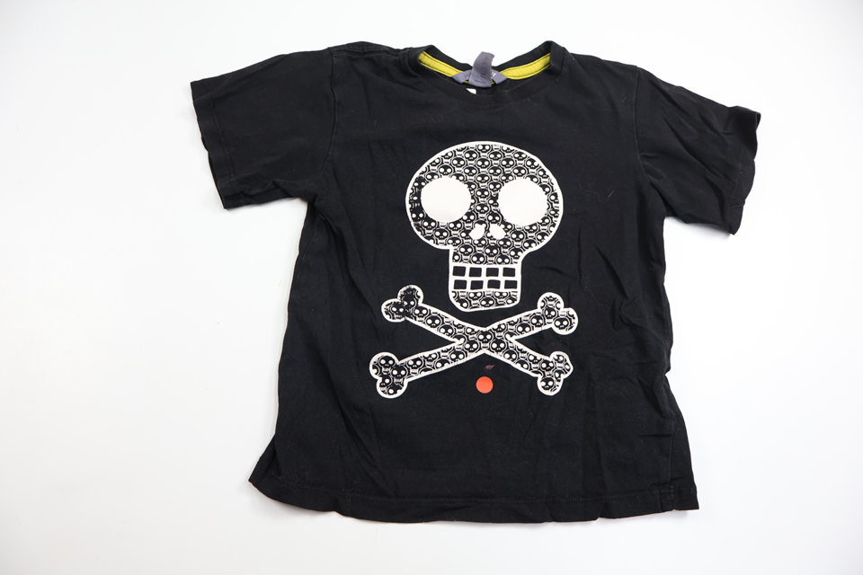 T-shirt från H&M - Storlek 98/104 - Svart
