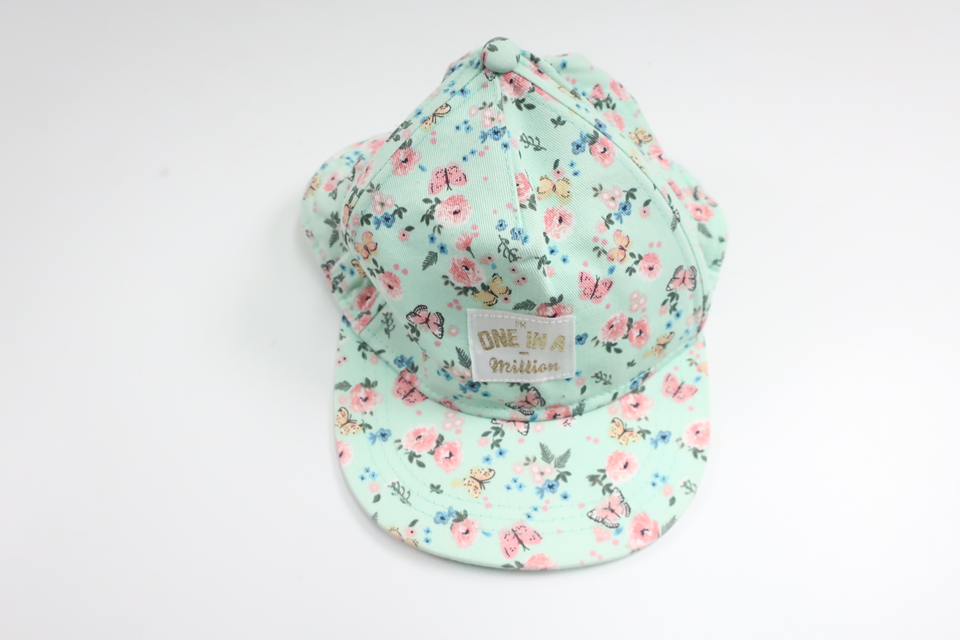 Blomstret kasket fra H&M - Størrelse 110/128 - Blå