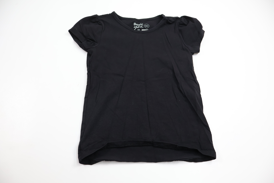 T-shirt från Basic U - Storlek 110/116 - Svart